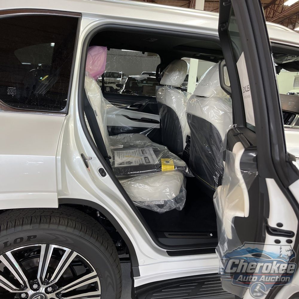 2025 Lexus LX 700h Luxury