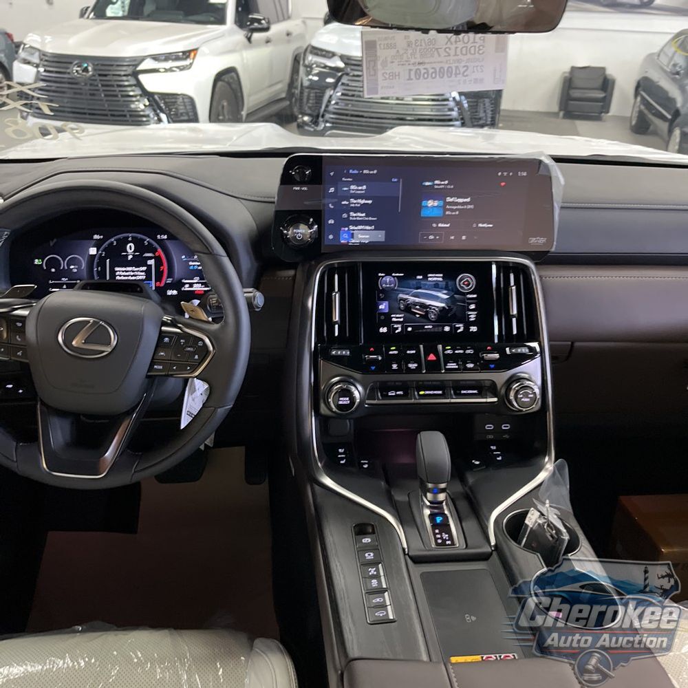 2025 Lexus LX 700h Luxury