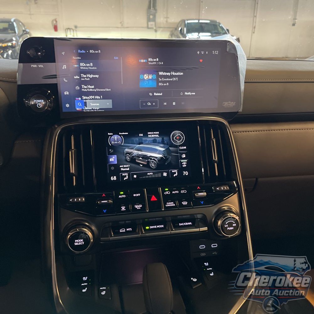 2025 Lexus LX 700h Luxury