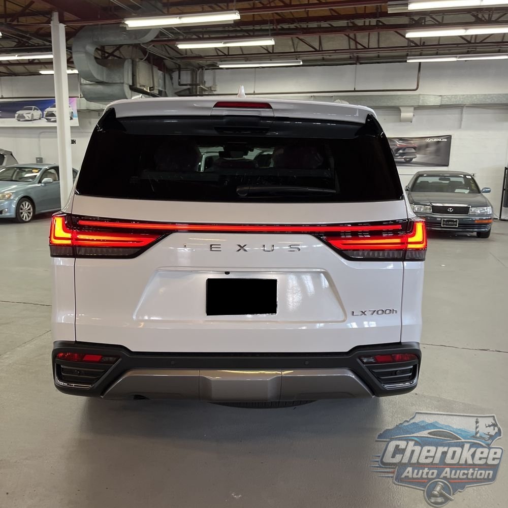 2025 Lexus LX 700h Luxury