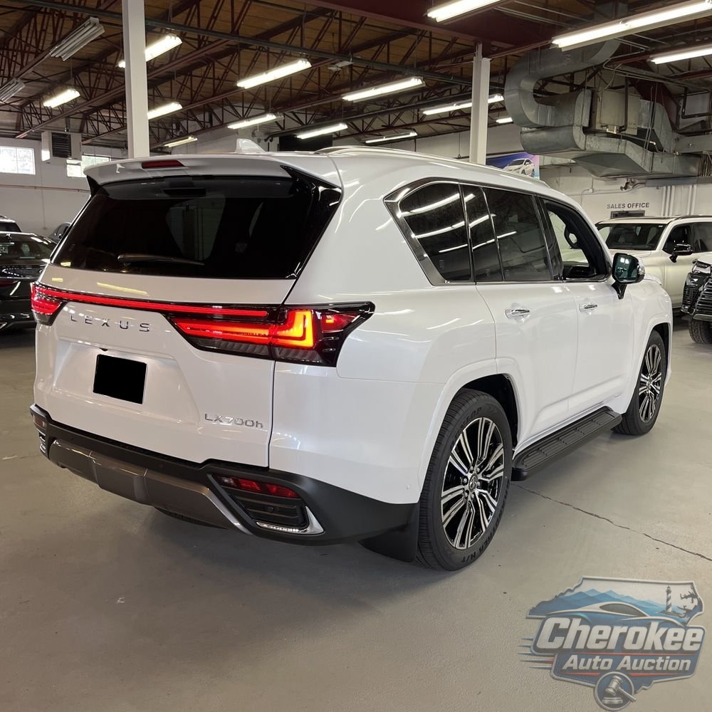 2025 Lexus LX 700h Luxury
