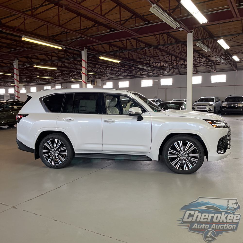 2025 Lexus LX 700h Luxury