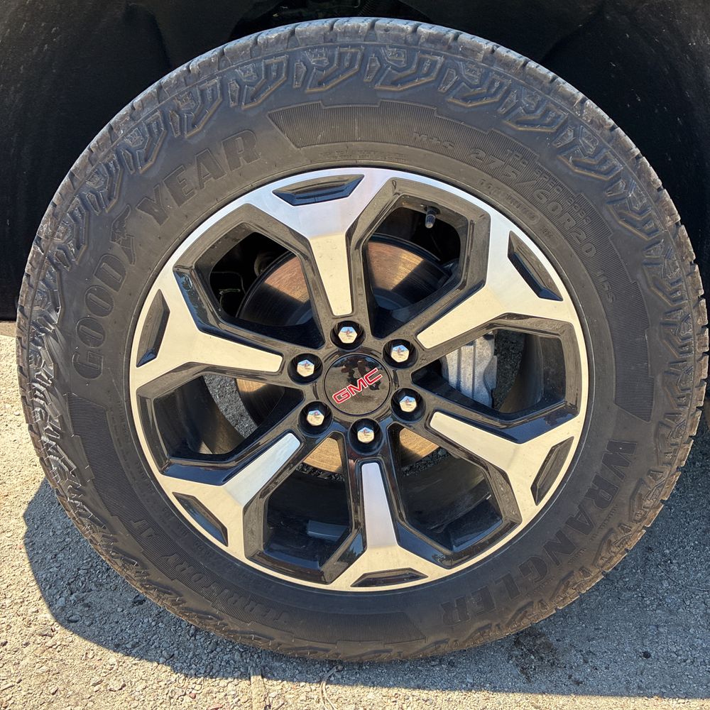 2025 GMC Yukon AT4
