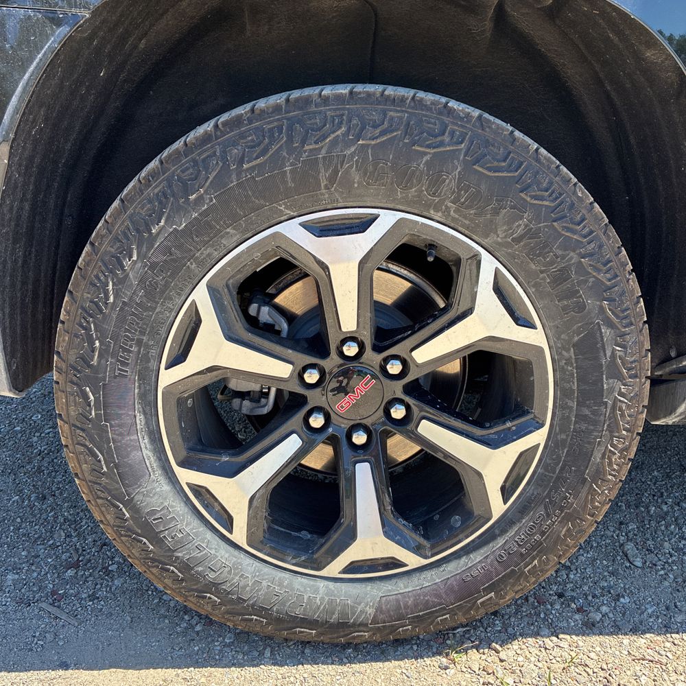 2025 GMC Yukon AT4