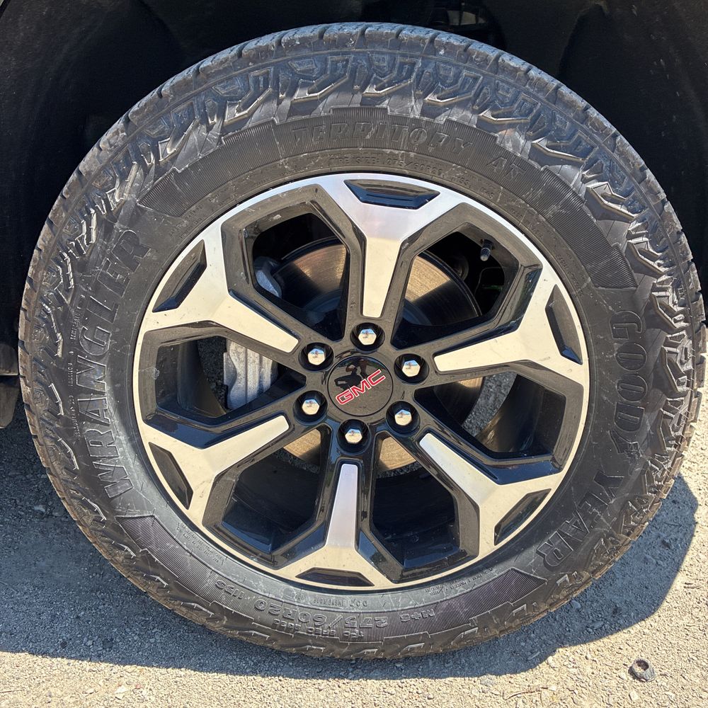 2025 GMC Yukon AT4