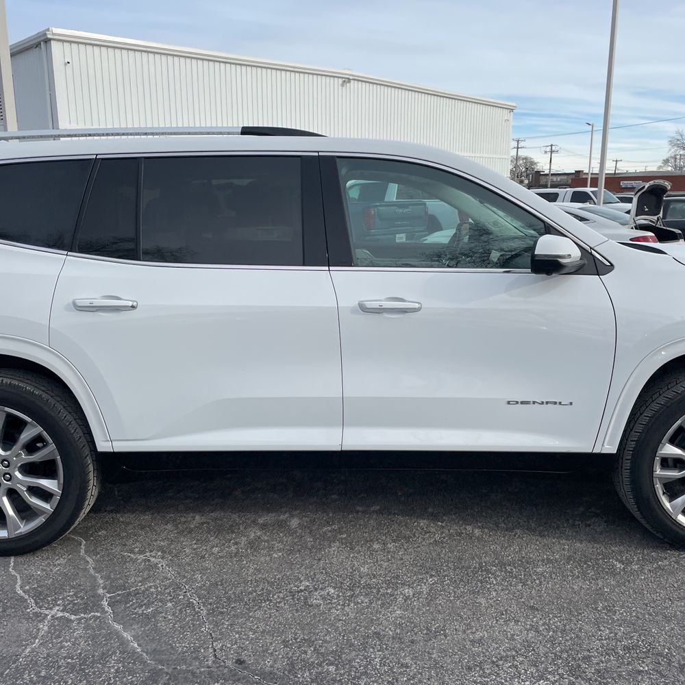 2024 GMC Acadia Denali