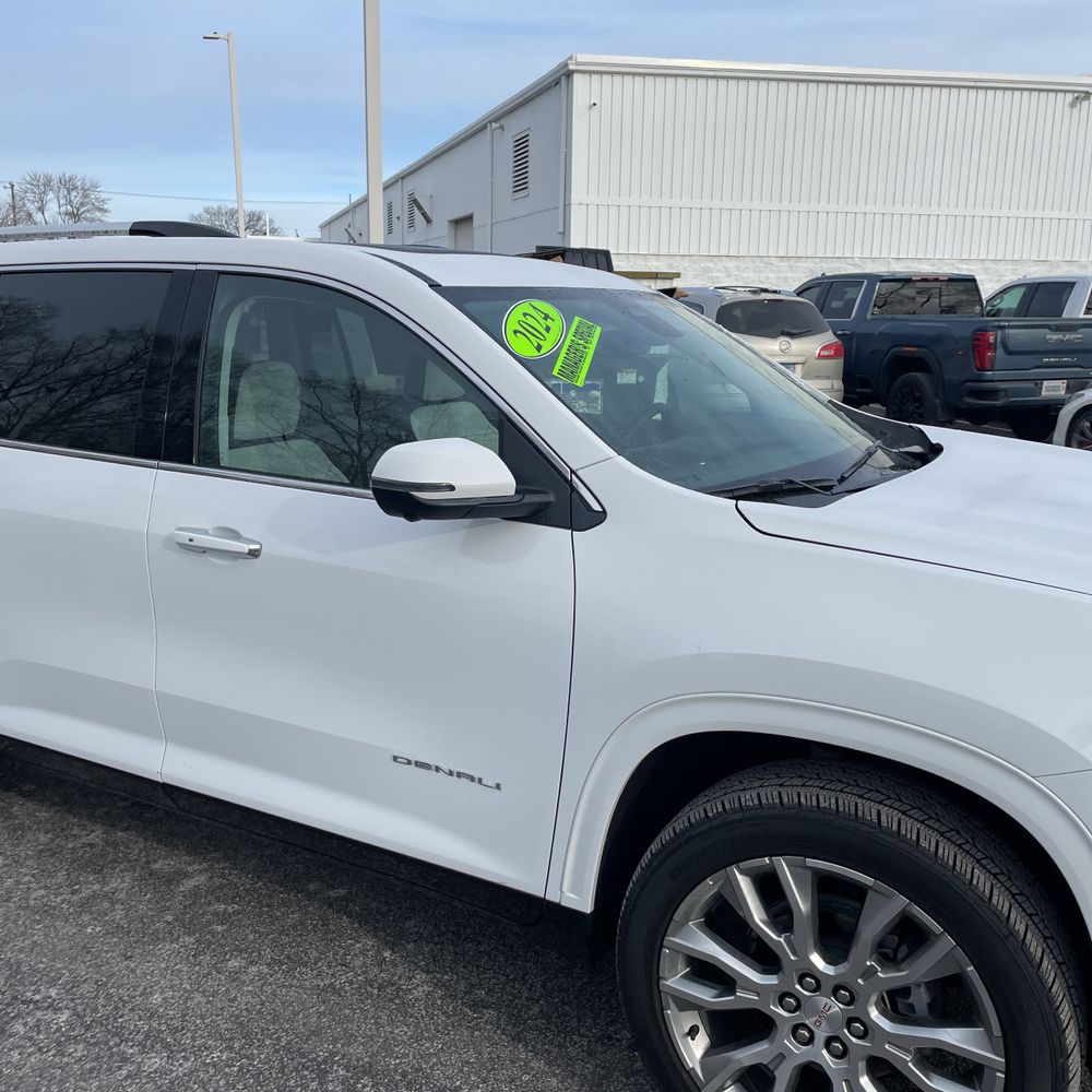 2024 GMC Acadia Denali