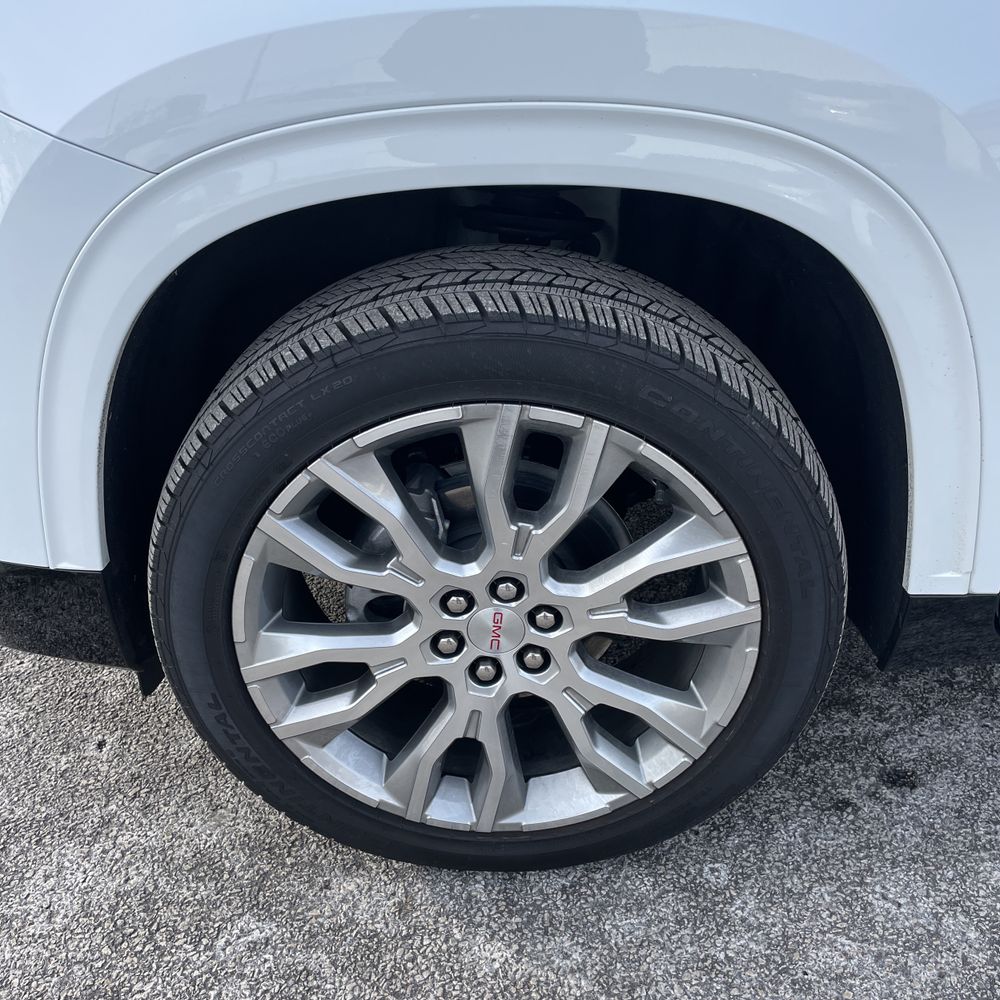 2024 GMC Acadia Denali