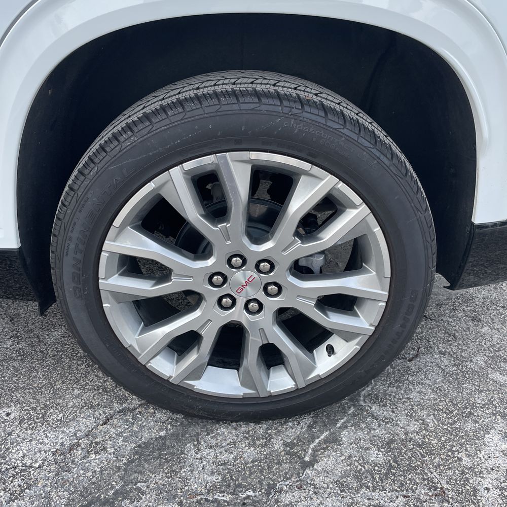2024 GMC Acadia Denali
