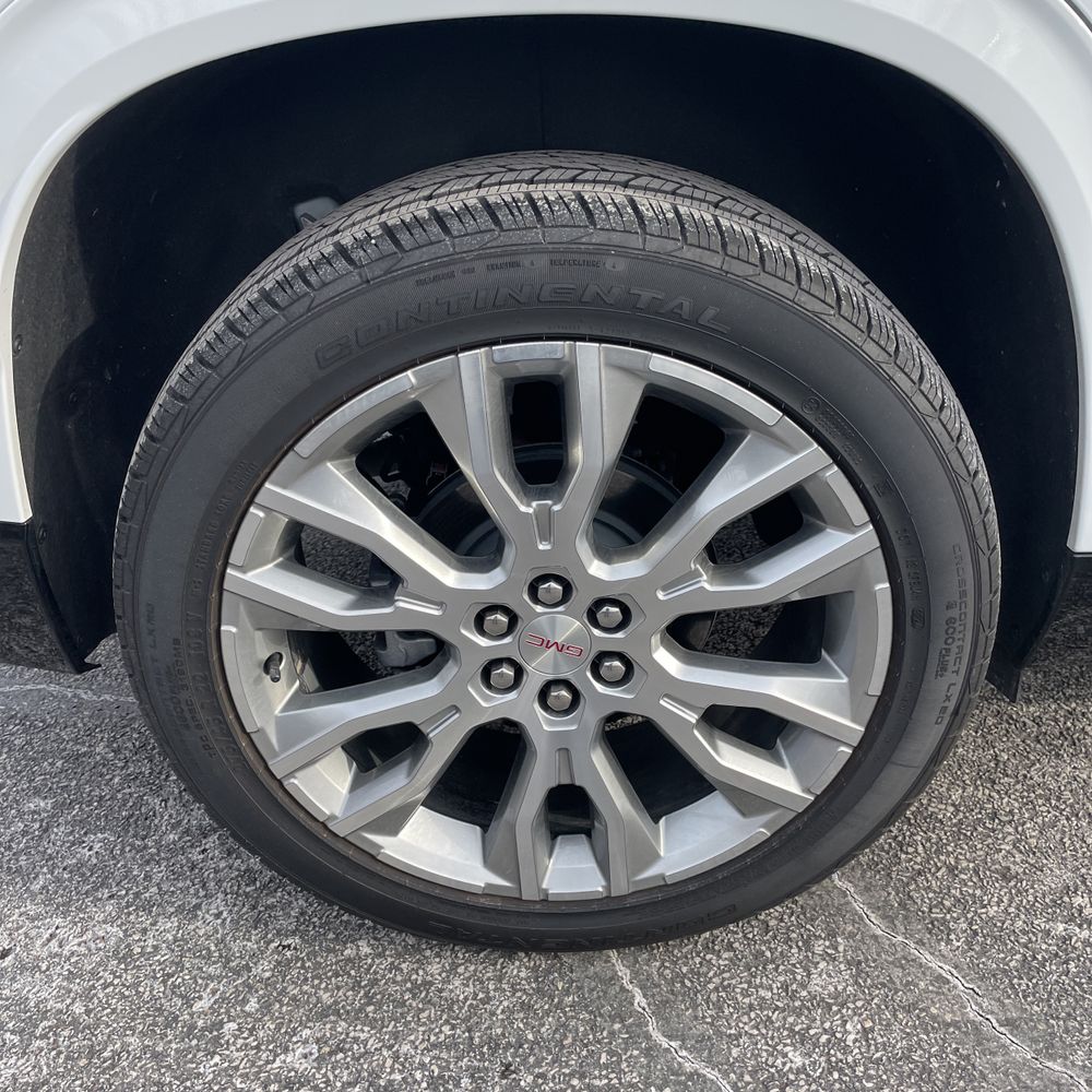 2024 GMC Acadia Denali