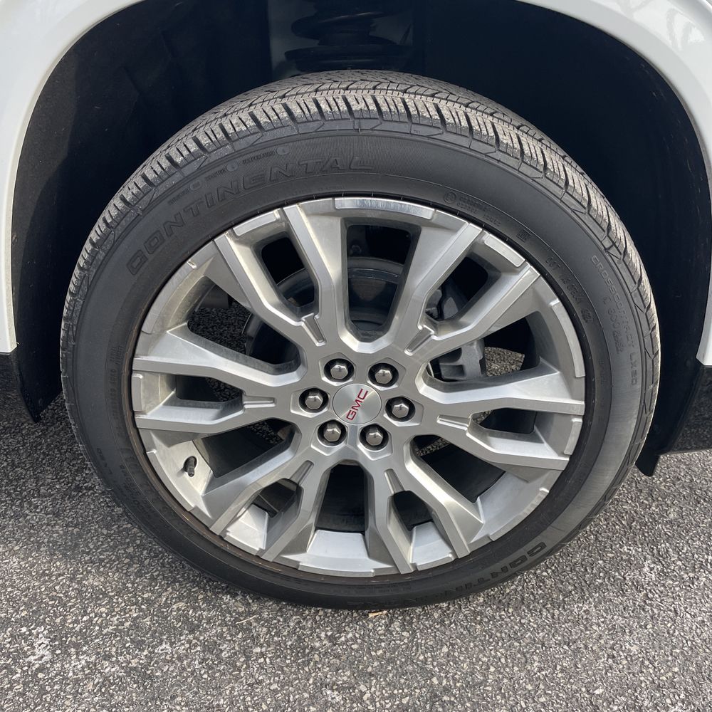2024 GMC Acadia Denali