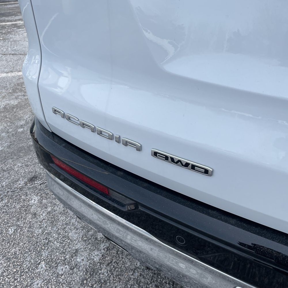 2024 GMC Acadia Denali