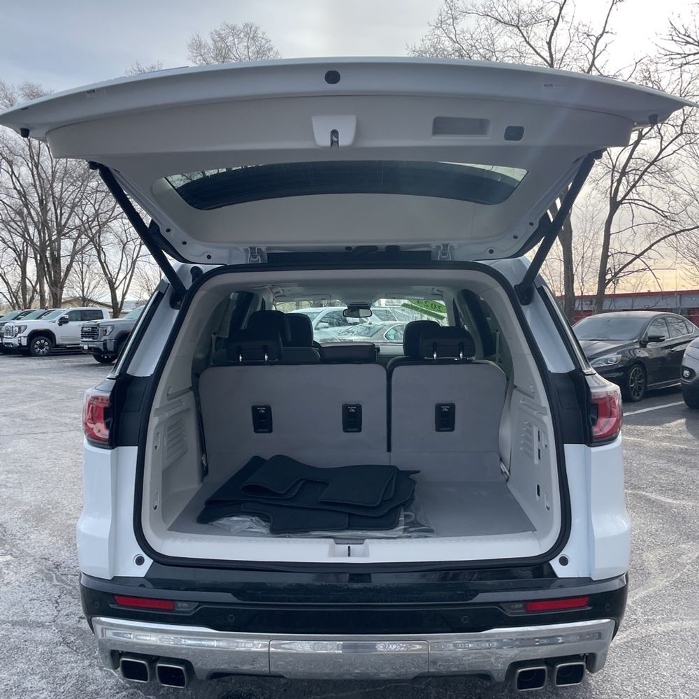 2024 GMC Acadia Denali
