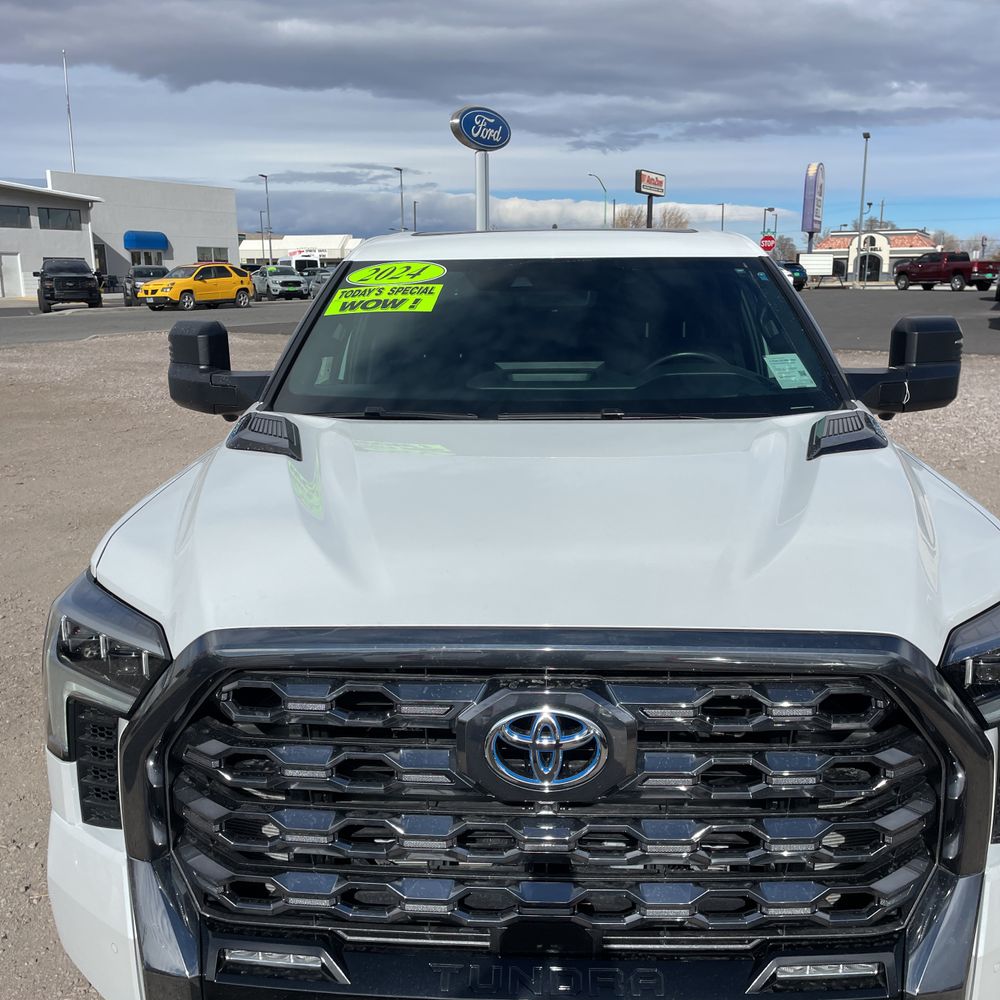 2024 Toyota Tundra Platinum HV