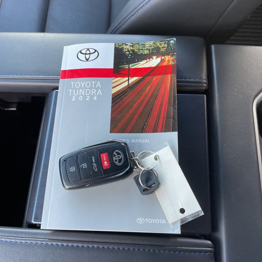 2024 Toyota Tundra Platinum HV
