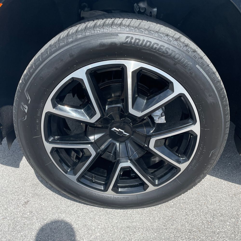 2023 Chevrolet Suburban RST