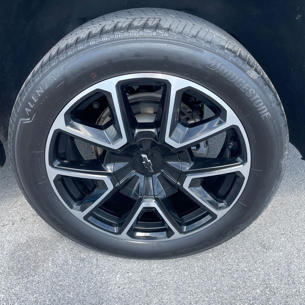 2023 Chevrolet Suburban RST