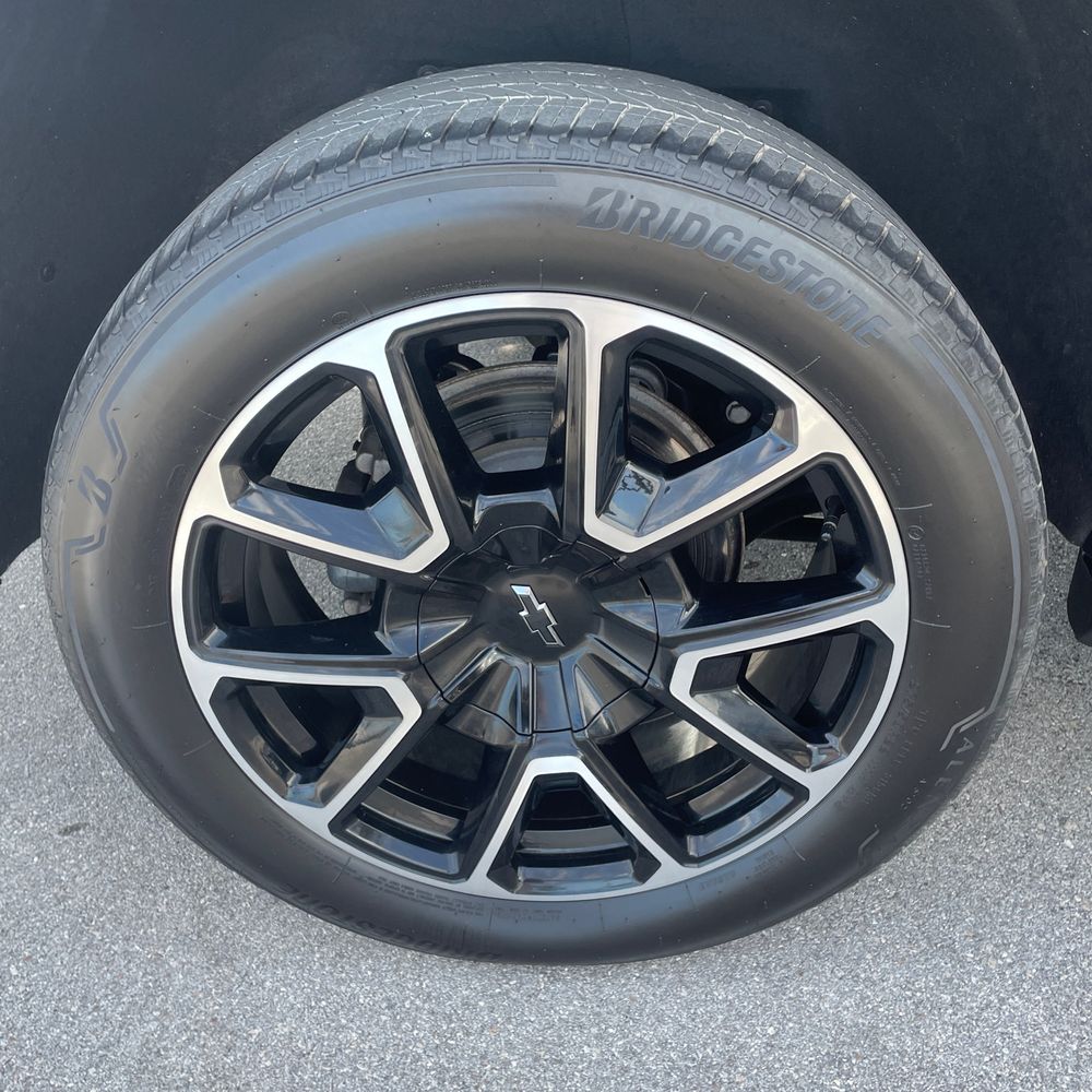 2023 Chevrolet Suburban RST