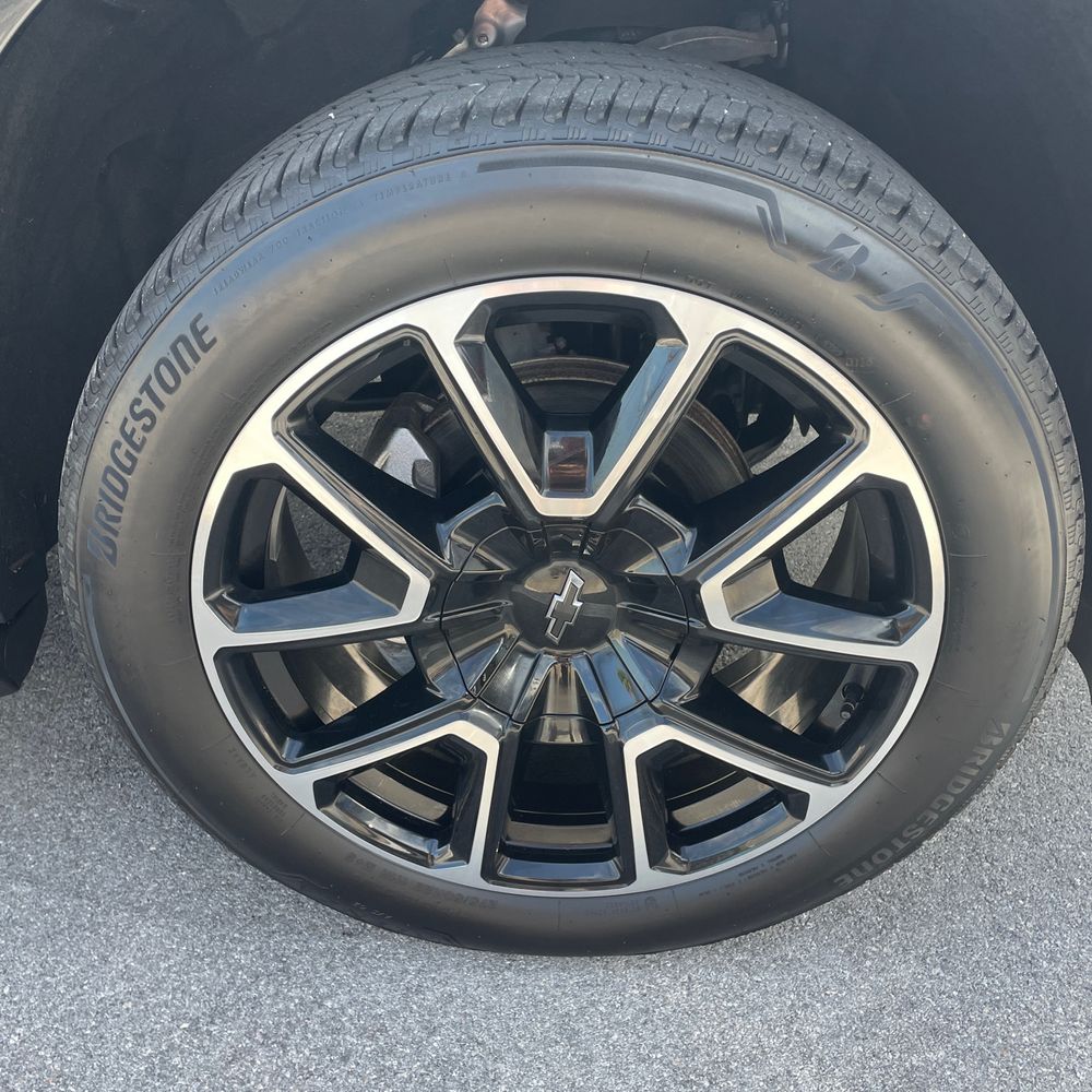 2023 Chevrolet Suburban RST