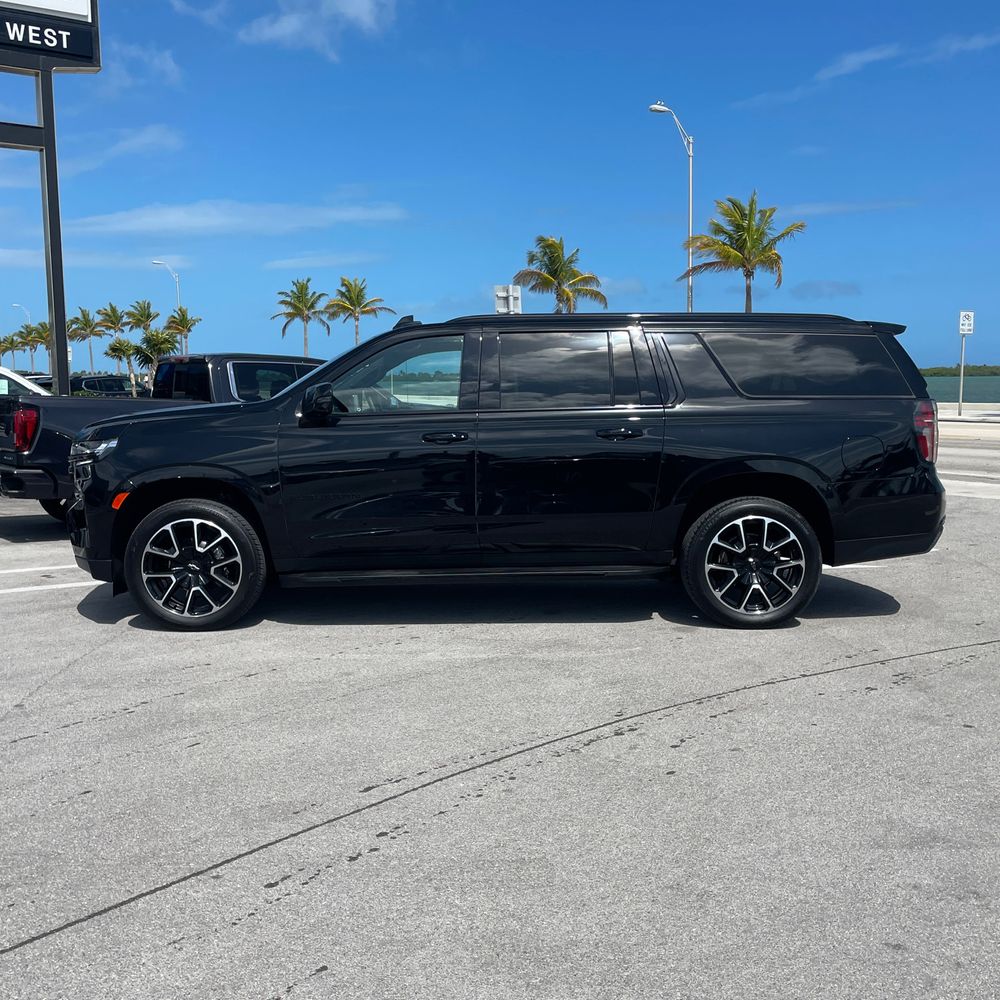 2023 Chevrolet Suburban RST