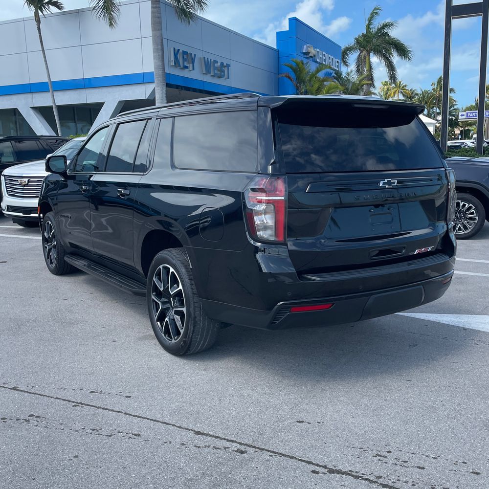 2023 Chevrolet Suburban RST