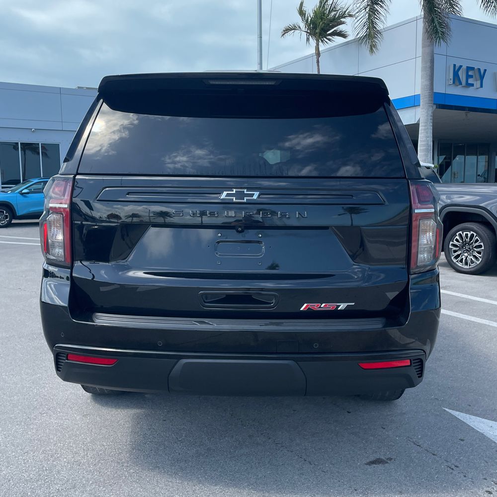 2023 Chevrolet Suburban RST