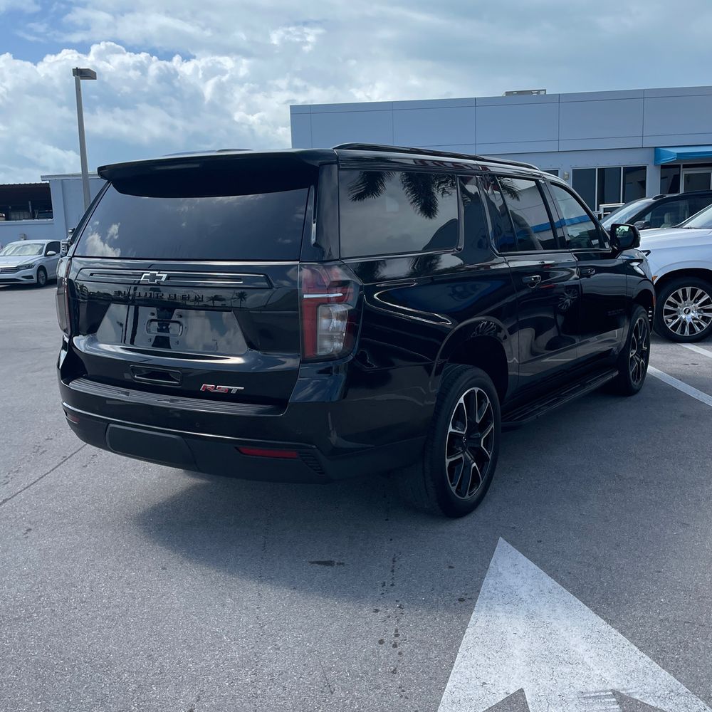 2023 Chevrolet Suburban RST