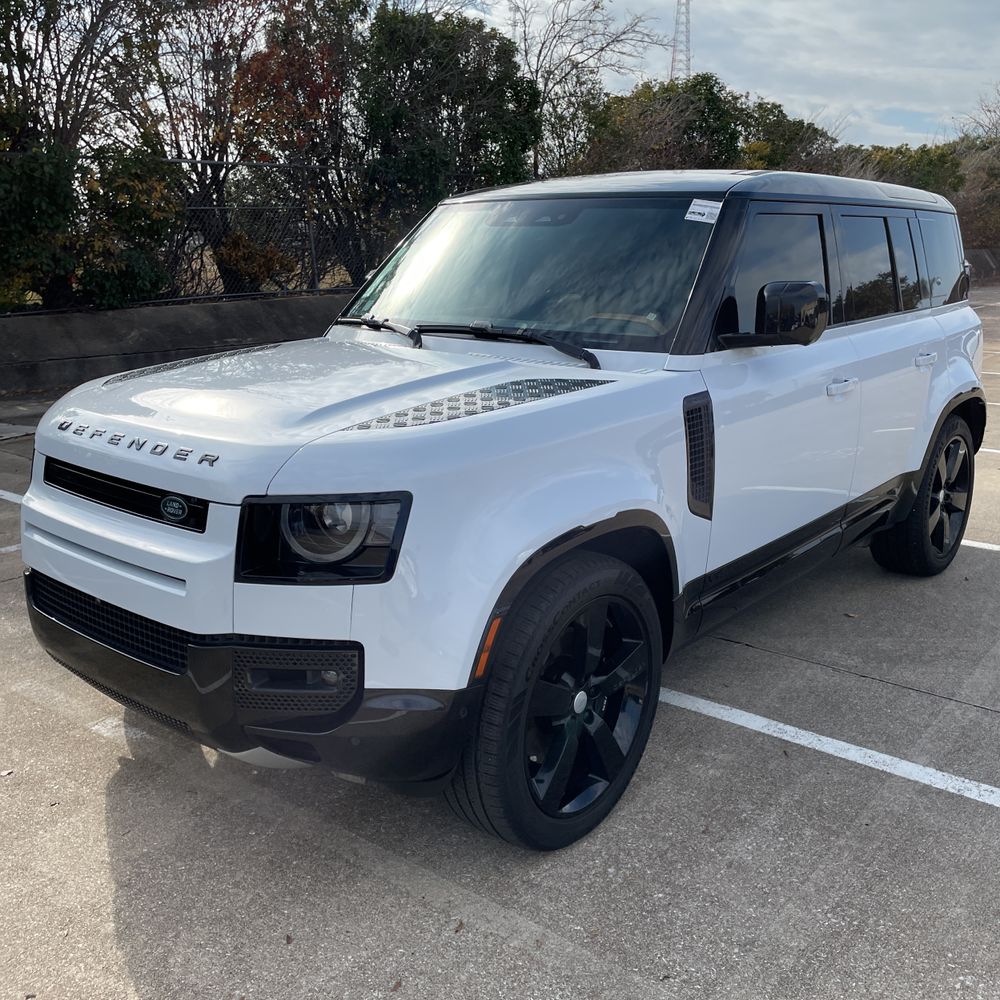 2023 Land Rover Defender 110 V8