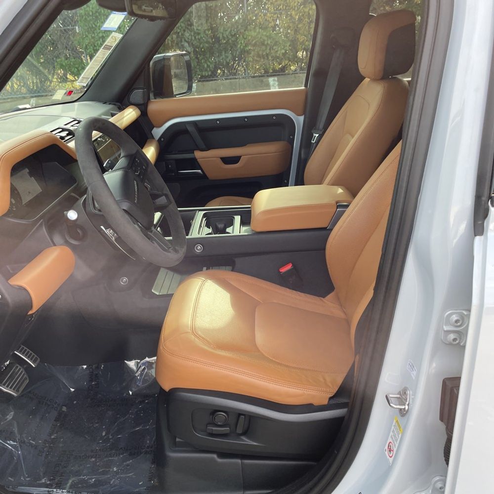 2023 Land Rover Defender 110 V8