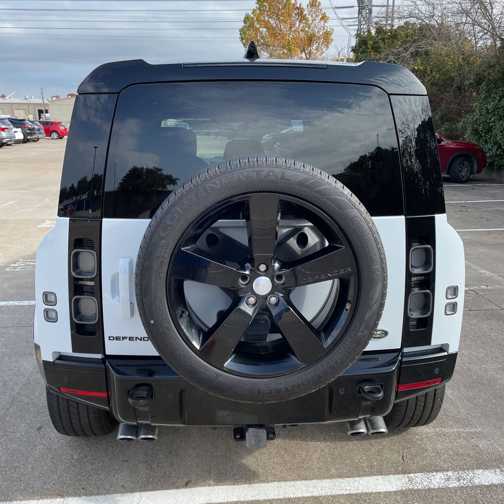 2023 Land Rover Defender 110 V8
