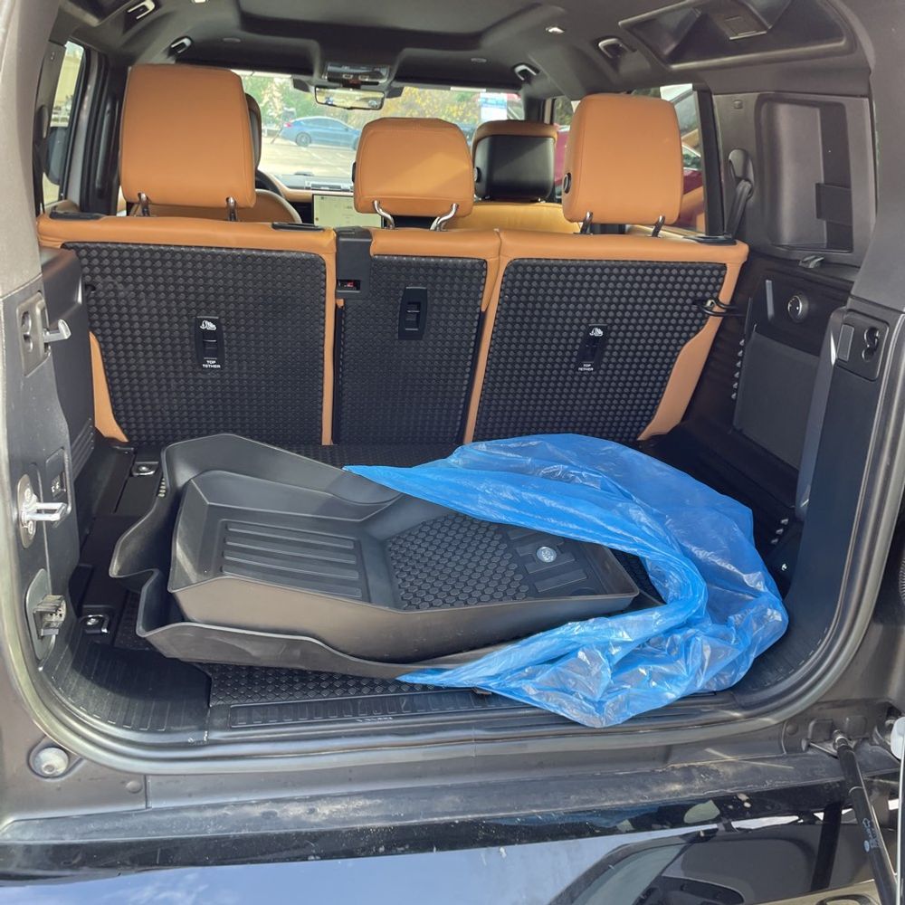 2023 Land Rover Defender 110 V8