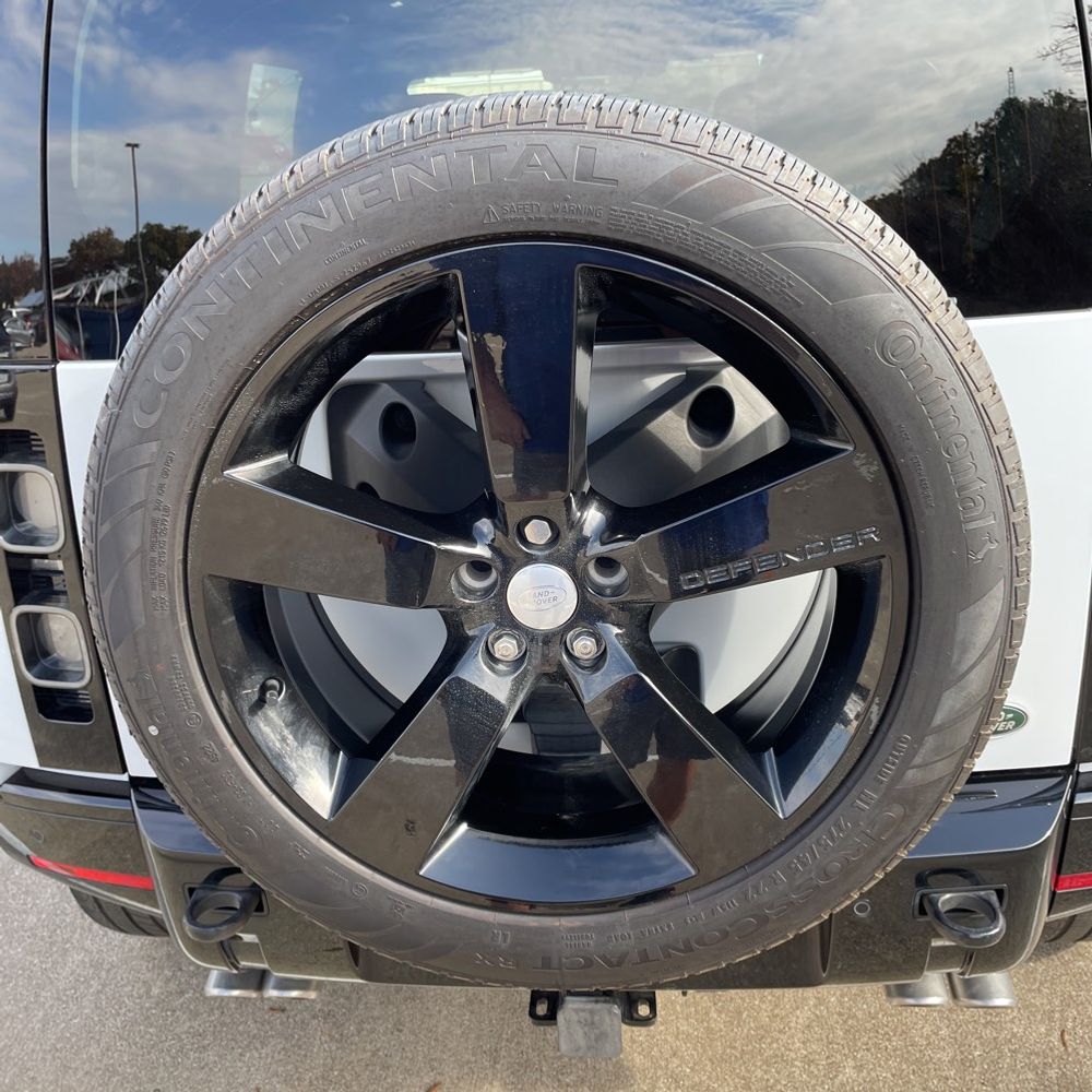 2023 Land Rover Defender 110 V8