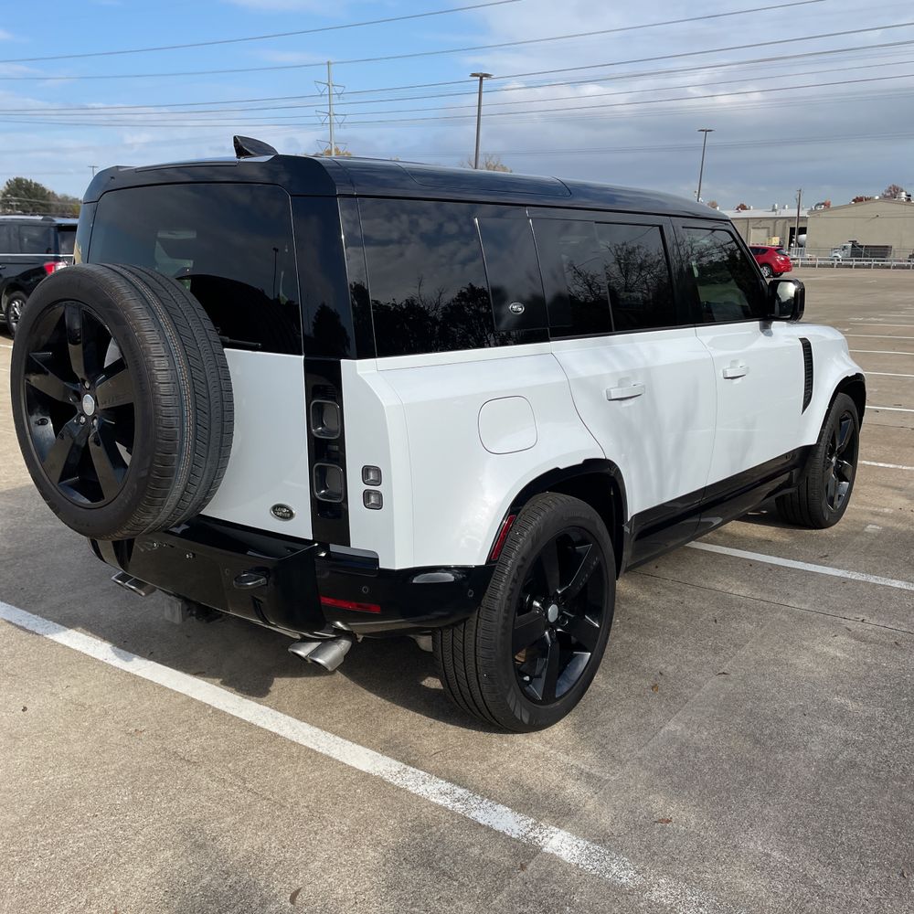 2023 Land Rover Defender 110 V8