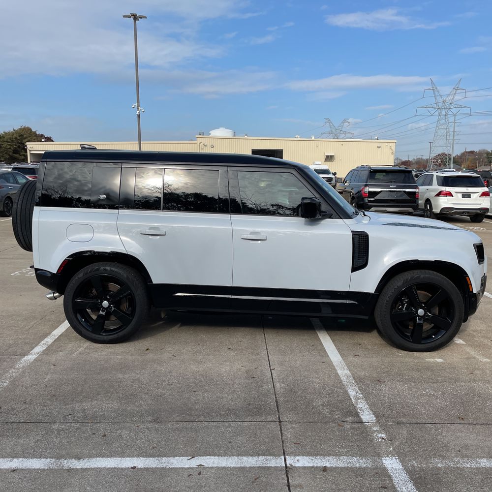 2023 Land Rover Defender 110 V8