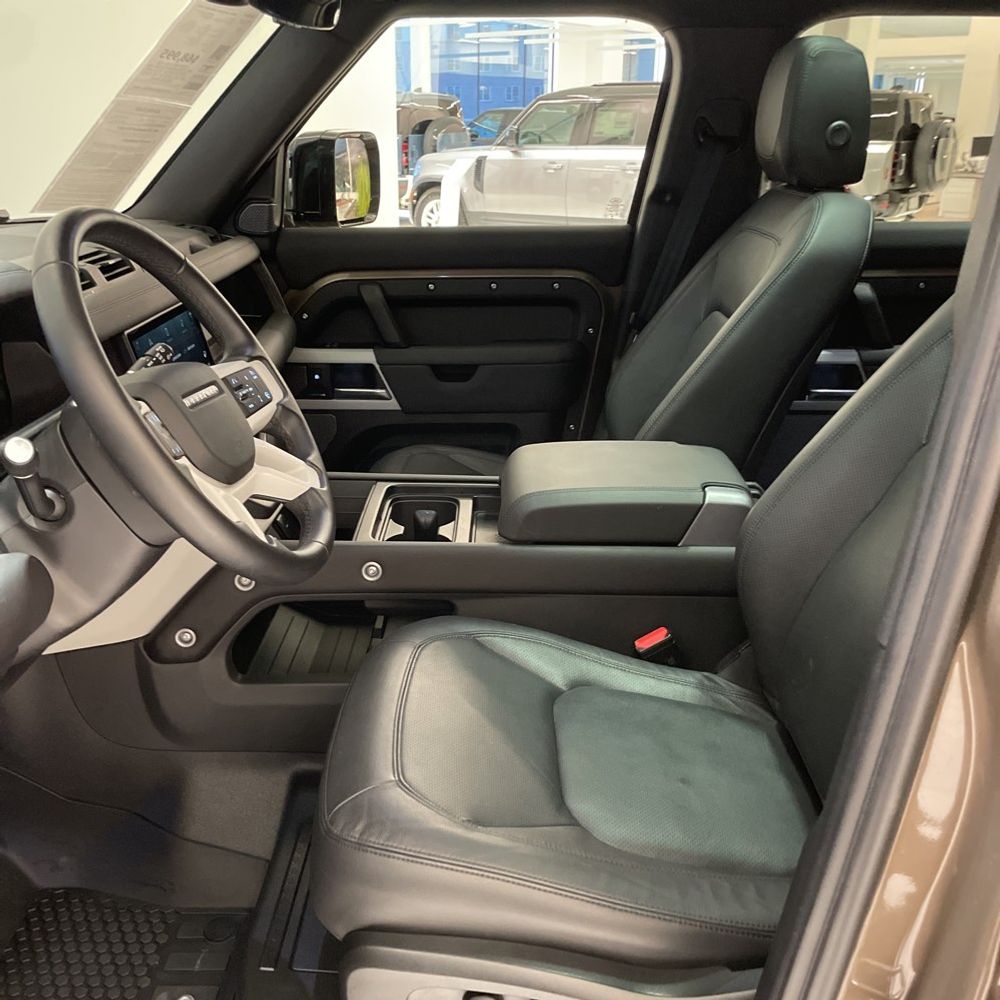 2024 Land Rover Defender 110 P400 S