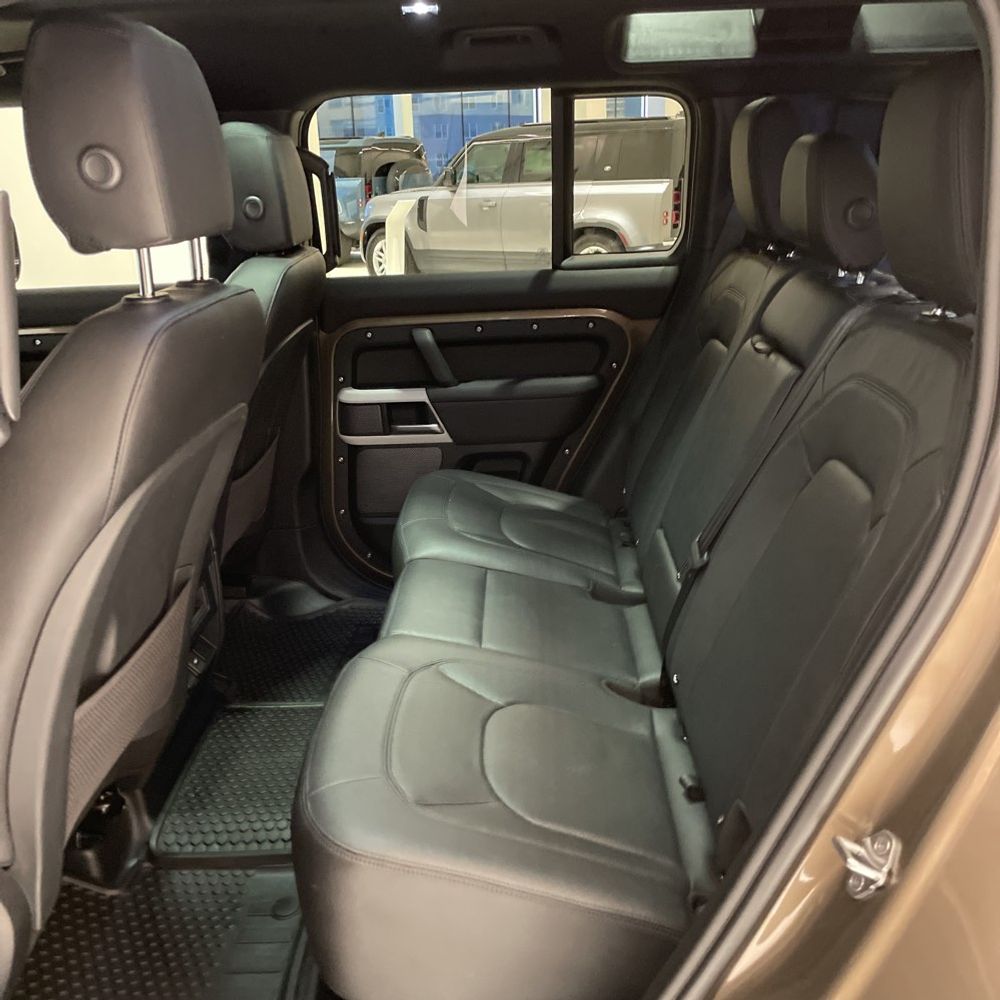 2024 Land Rover Defender 110 P400 S