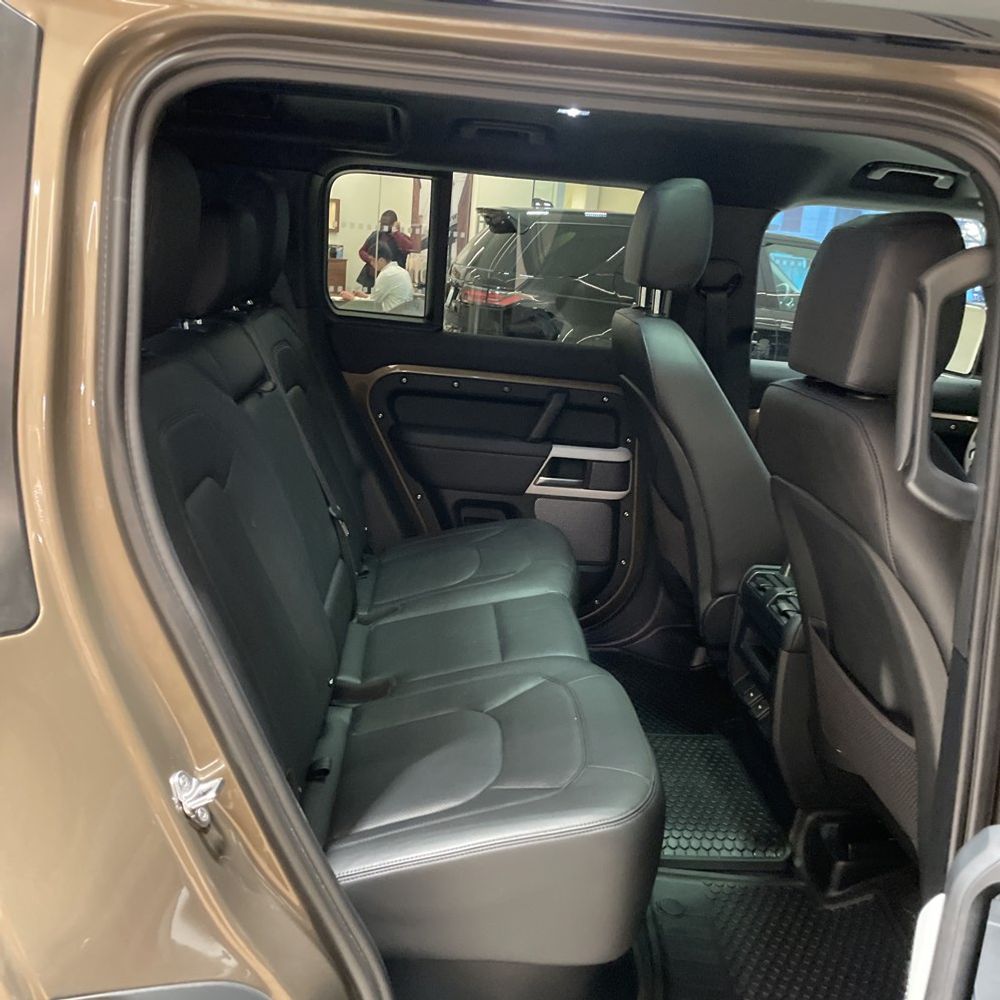 2024 Land Rover Defender 110 P400 S