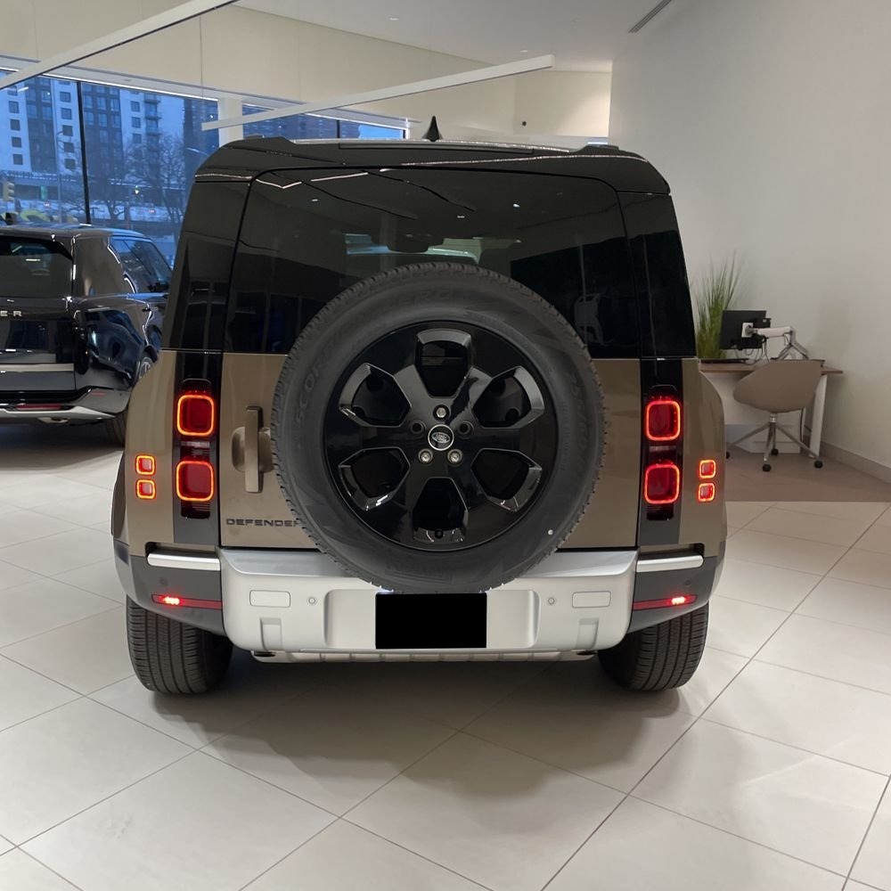2024 Land Rover Defender 110 P400 S