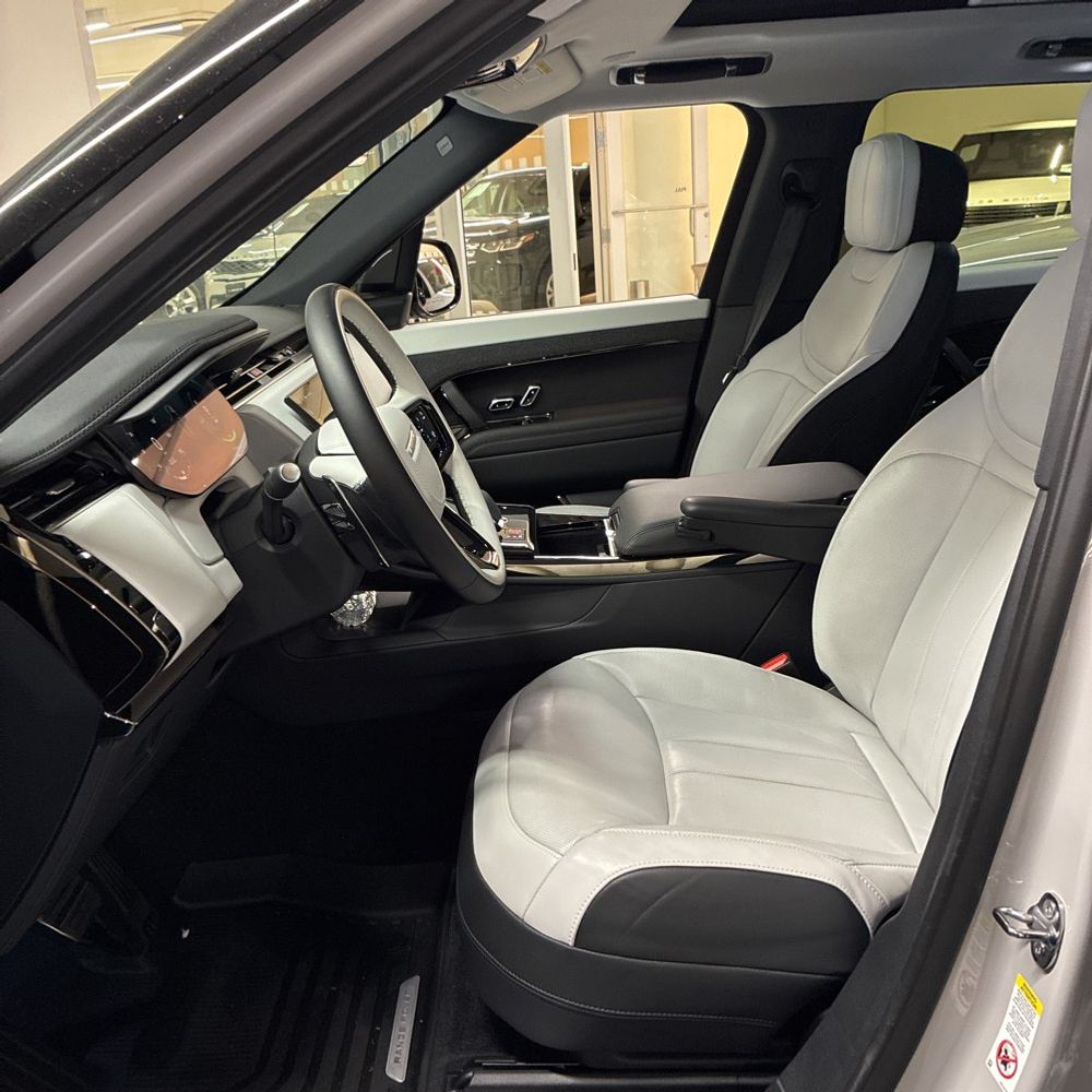 2025 Land Rover Range Rover Sport P460e Dynamic SE
