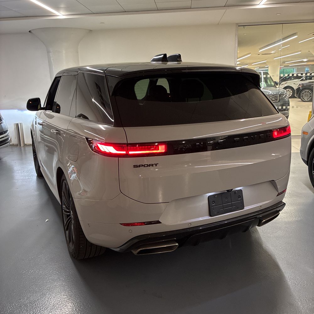 2025 Land Rover Range Rover Sport P460e Dynamic SE