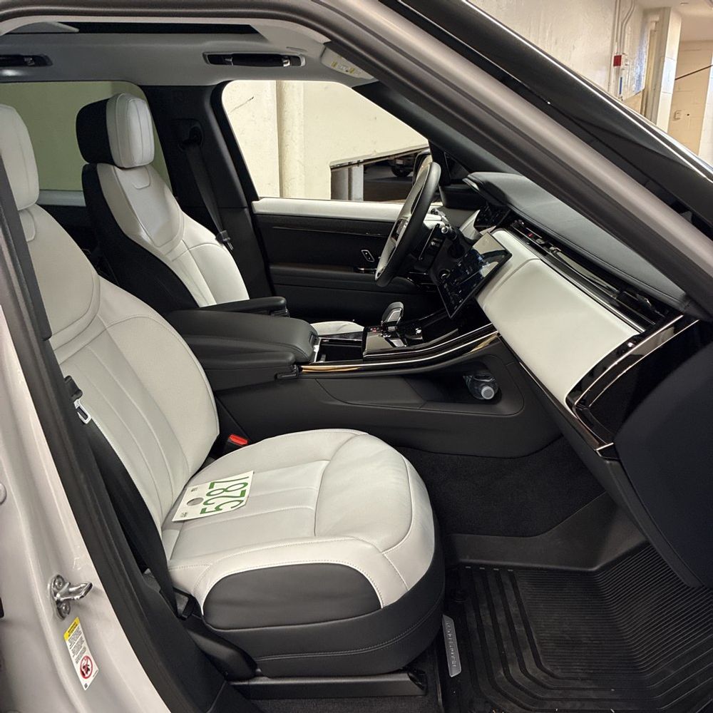 2025 Land Rover Range Rover Sport P460e Dynamic SE