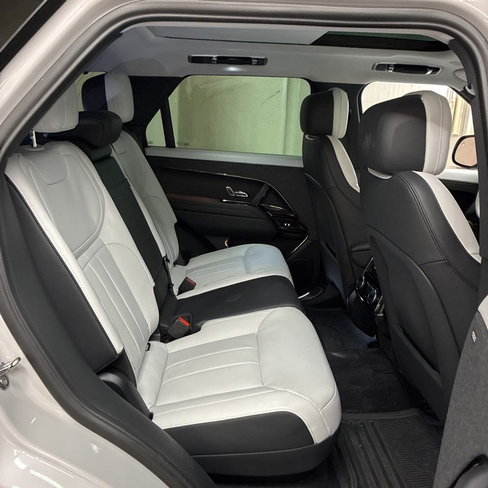 2025 Land Rover Range Rover Sport P460e Dynamic SE