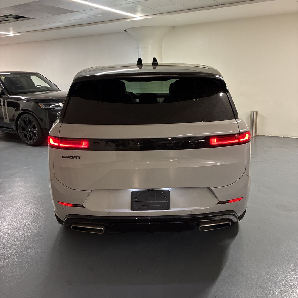 2025 Land Rover Range Rover Sport P460e Dynamic SE