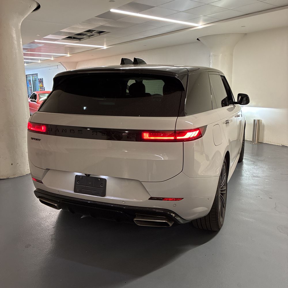 2025 Land Rover Range Rover Sport P460e Dynamic SE
