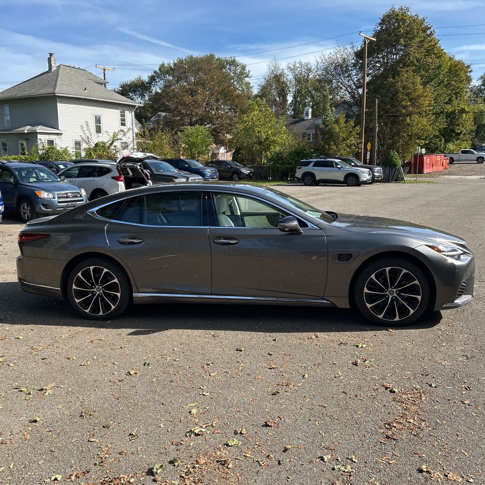 2022 Lexus LS 500h Base