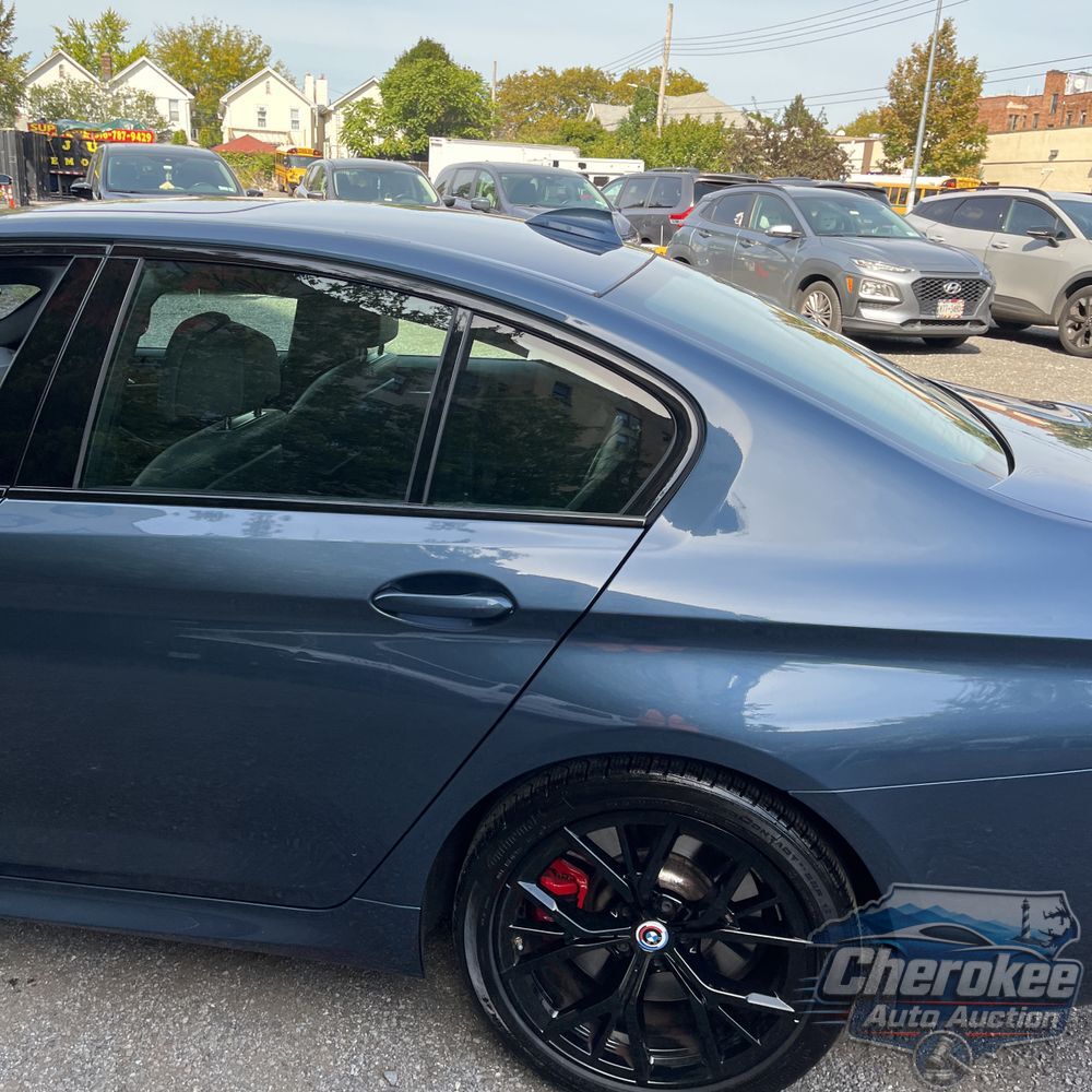 2023 BMW 5-Series M550xi