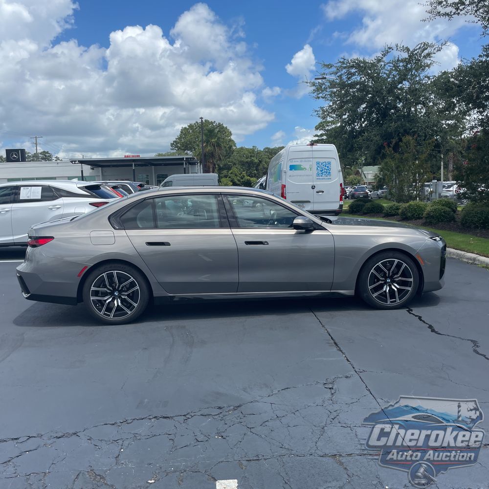 2023 BMW 7-Series 740i