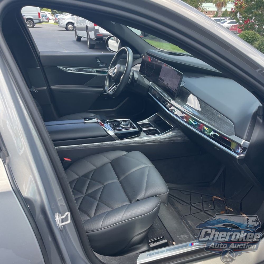 2023 BMW 7-Series 740i