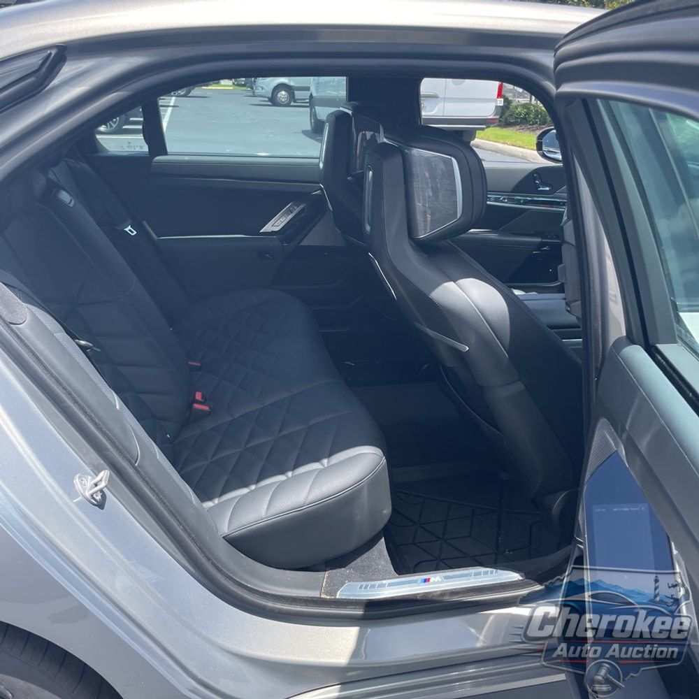 2023 BMW 7-Series 740i