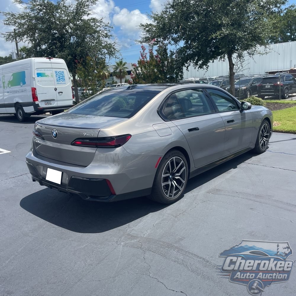 2023 BMW 7-Series 740i